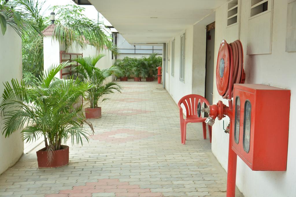 Hotel Palmyra Grand Suite - Tirunelveli Kültér fotó
